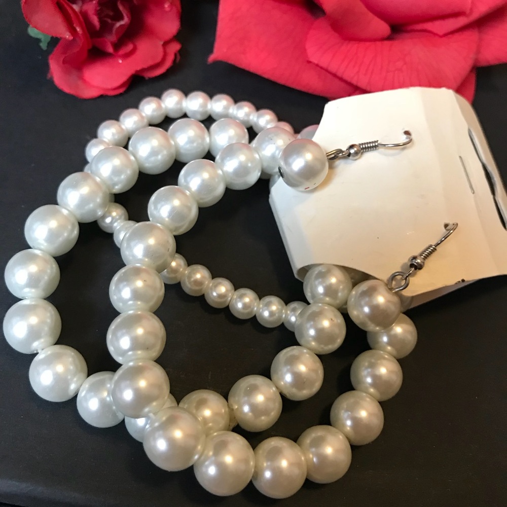 2 piece Pearl  Bracelet Earrings Set - New